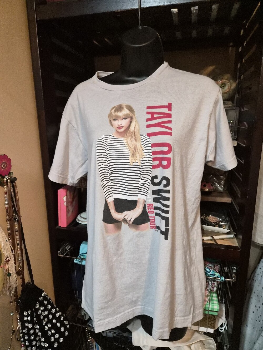 Taylor Swift “The Red Tour” Tshirt 2013 Adult Medium LightGrey Gray UNISEX